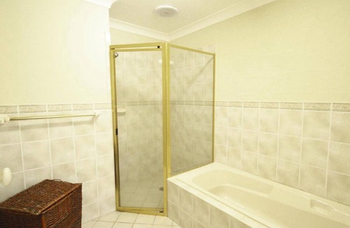 Yamba House | Hook, Wine and Sinker