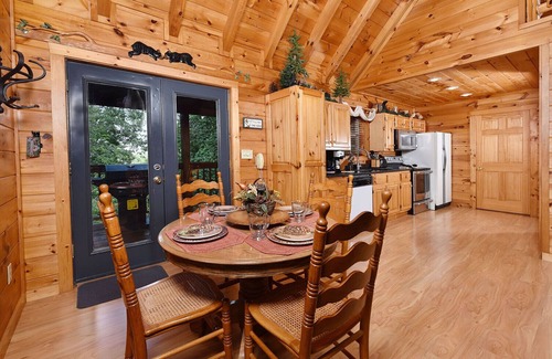 Sevierville Cabin | Hooked On Love - Romantic Mountain Retreat