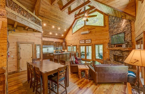 Blue Ridge Cabin | Hooked on Toccoa- River Front | Outdoor Fireplace | Screened Porch | Toccoa River