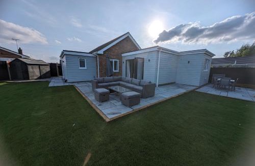 Heacham House | Hoot Hollow - Hot Tub Hideaway