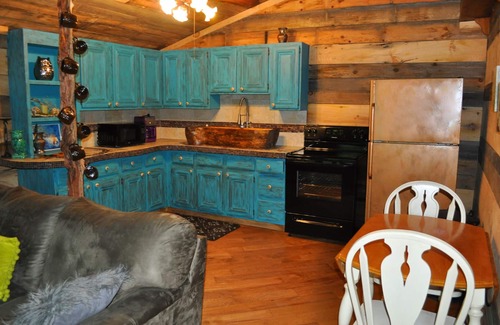 McMillan Hidden Valley Cabin | HootOwl Cabin Mountains, Trails and Huge Hot Tub under the Stars!