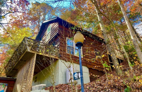 McMillan Hidden Valley Cabin | HootOwl Cabin Mountains, Trails and Huge Hot Tub under the Stars!