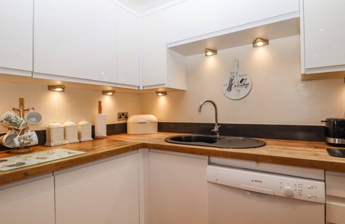 Hastings House | HOP HOUSE, pet friendly, character holiday cottage in Three Oaks