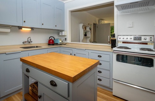 Te Anau Cottage | Hop, Skip and Jump to the Lake - Te Anau House
