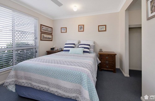 Cooee Bay Apartment | HOP, SKIP & SHORT WALK TO COOEE BAY BEACH