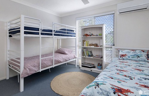 Cooee Bay Apartment | HOP, SKIP & SHORT WALK TO COOEE BAY BEACH