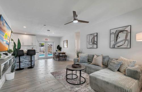 Driftwood House | Hope Casa Heated Pool and BBQ 4bedrooms 2baths by HostyMosty