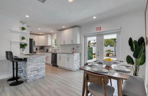 Driftwood House | Hope Casa Heated Pool and BBQ 4bedrooms 2baths by HostyMosty