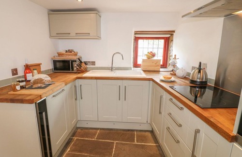 Youlgreave Cottage | HOPE COTTAGE, pet friendly, with open fire in Youlgreave