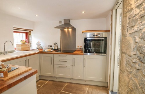 Youlgreave Cottage | HOPE COTTAGE, pet friendly, with open fire in Youlgreave