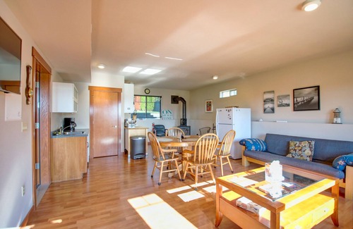 La Conner House | Hope Island Suite: Water-Mountain-Island view. Couples, Girls Getaway!