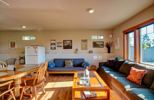 La Conner House | Hope Island Suite: Water-Mountain-Island view. Couples, Girls Getaway!