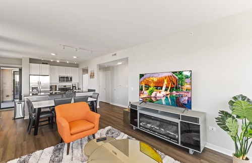 Evanston Apartment | "Hope of Evanston" 180°view, 2BDR +2Bath Urban luxury