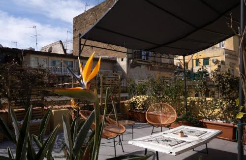 Montecalvario Hostel | HOPESTEL Secret Garden Napoli