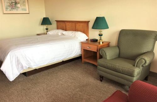 Hopewell Cape Hotel | Hopewell Rocks Motel & Country Inn