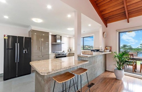Warrnambool Apartment | Hopkins View Holiday Home