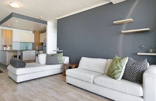 Bloubergstrand Apartment | Horizon Bay 902 Beachfront APT with full Inverter by HMH