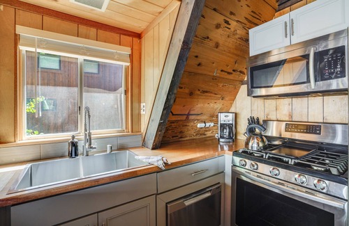 Talmont Cabin | Horizon by AvantStay | Stunning A-frame Cabin w/Hot Tub, Billiards, Lake Views