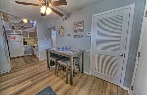 Summer Breeze Villa | Horizon South 9C 2 .Secluded condo 2 blocks from Gulf of Mexico.