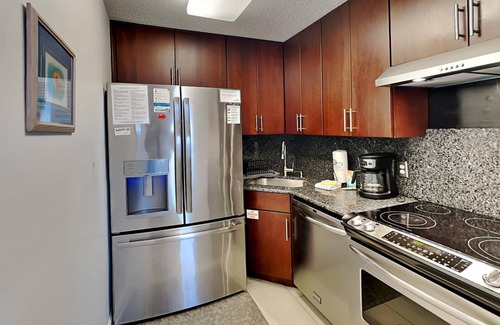 Summer Breeze Condo | Horizon South #34B | Access to Pools + Hot Tub & Fitness Center