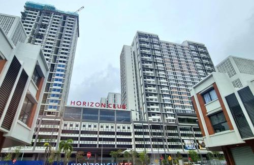 Sepang Apartment | Horizon Suites near KLIA Free Wi-Fi Netflix (green)