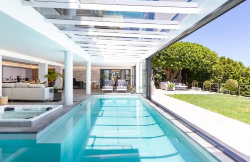 Camps Bay Apartment | Horizon Sunset Camps Bay Apartment in Cape Town - 2 Bedroom 3 Bathroom No Powercuts