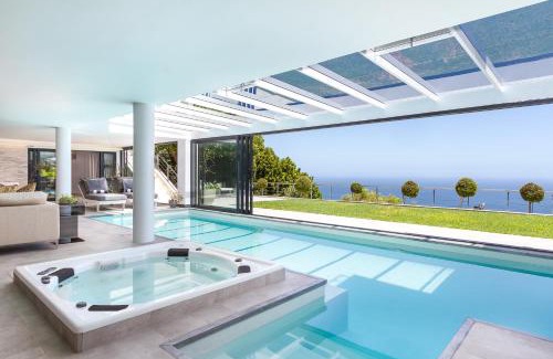 Camps Bay Apartment | Horizon Sunset Camps Bay Apartment in Cape Town - 2 Bedroom 3 Bathroom No Powercuts