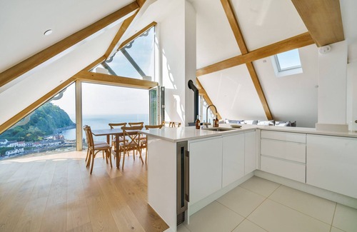 Lynmouth Apartment | Horizon View, a stunning, three bedroom, pet friendly holiday apartment with sea views in Lynmouth,