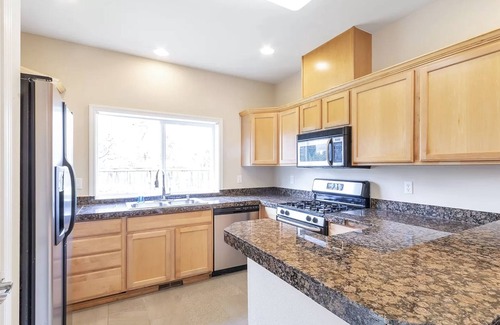 Renton House | Horizon Villa: Gated Community