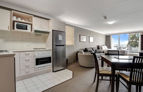 Jindabyne Apartment | Horizons 201 - Lake Front Studio l Pool l Tennis Court l Bar l WiFi
