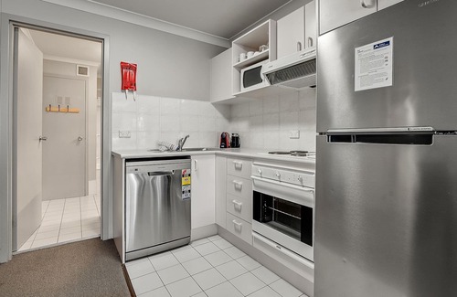 Jindabyne Apartment | Horizons 201 - Lake Front Studio l Pool l Tennis Court l Bar l WiFi