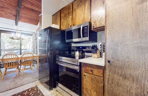Mammoth Lakes Condo | Horizons 4 #114 | Walking Distance to Shopping & Restaurants | Shared Pool