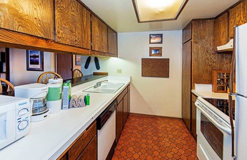Mammoth Lakes Condo | Horizons 4 | Pool & Hot Tub Access!