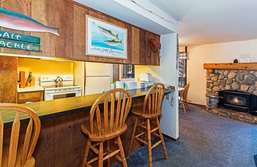 Mammoth Lakes Condo | Horizons 4 | Pool & Hot Tub Access!
