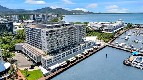 Cairns Central Business District Apartment | Horizons @ Harbour Lights