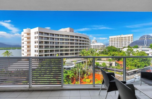 Cairns Central Business District Apartment | Horizons @ Harbour Lights