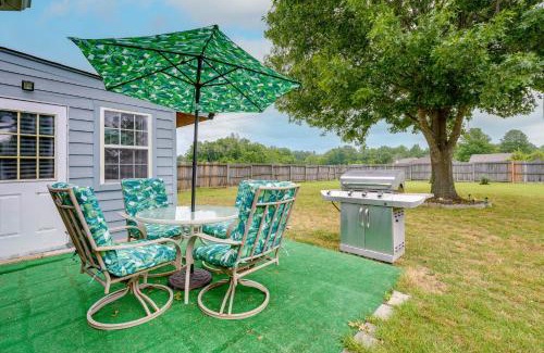 Horn Lake House | Horn Lake Home with Yard 8 Mi to Graceland!
