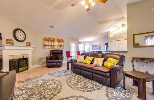 Horn Lake House | Horn Lake Home with Yard 8 Mi to Graceland!