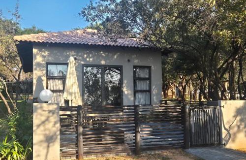 Lanseria House | Hornbill Self Catering Cottages Muldersdrift