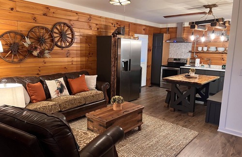 Hot Springs Cabin | Horse Cabin at The Natural State Cabins