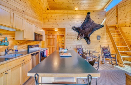 Emigrant House | Horse Ranch on the Yellowstone River. Close to Gardiner and Yellowstone Park.
