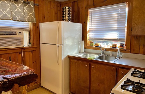 Ferguson Cabin | Horse themed Cute Cabin,WiFi,No Frills,Pet-Friendly, recently refurbished!