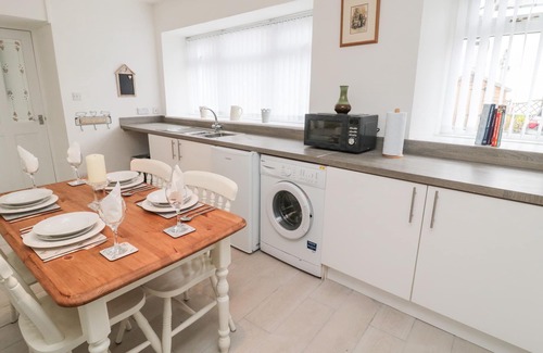 Coldstream Cottage | HORSESHOE COTTAGE, family friendly, with a garden in Coldstream