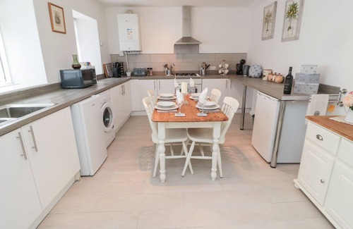 Coldstream Cottage | HORSESHOE COTTAGE, family friendly, with a garden in Coldstream