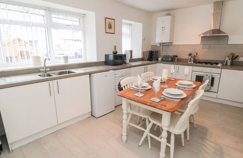 Coldstream Cottage | HORSESHOE COTTAGE, family friendly, with a garden in Coldstream