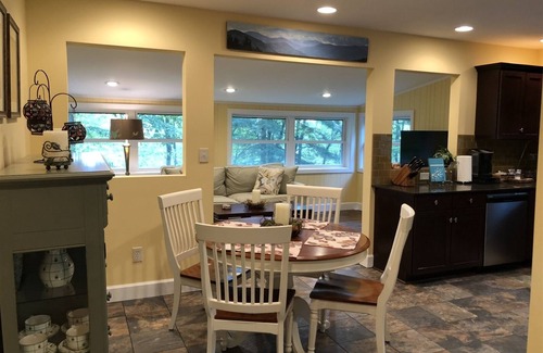Highlands House | Horseshoe View Cabin - Cozy Cabin w/outdoor Firepit table