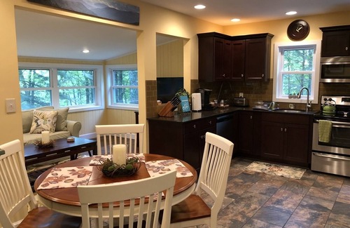 Highlands House | Horseshoe View Cabin - Cozy Cabin w/outdoor Firepit table