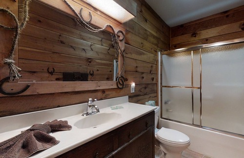 Townsend Cabin | Horsin Around Tennessee: Free Attraction Tickets, Hot Tub, Game Room & Mountain Views