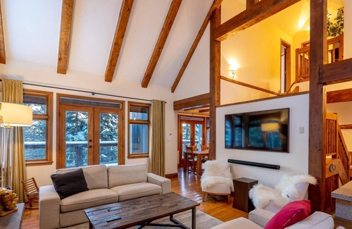 Upper Village Ski Chalet | Horstman Chalet 4914 Blackcomb Benchlands w/ Free Shuttle