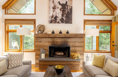Upper Village Ski Chalet | Horstman Chalet 4914 Blackcomb Benchlands w/ Free Shuttle